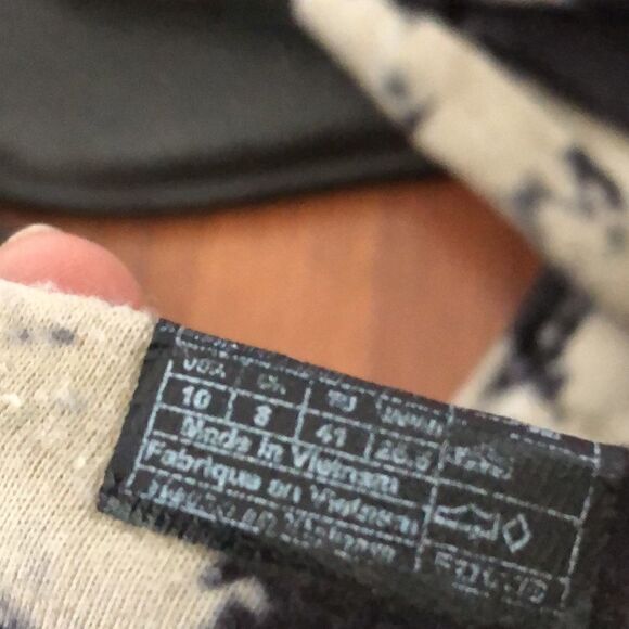 Sanuk Cloth sandals. Size 10 tie-dye - Picture 6 of 10